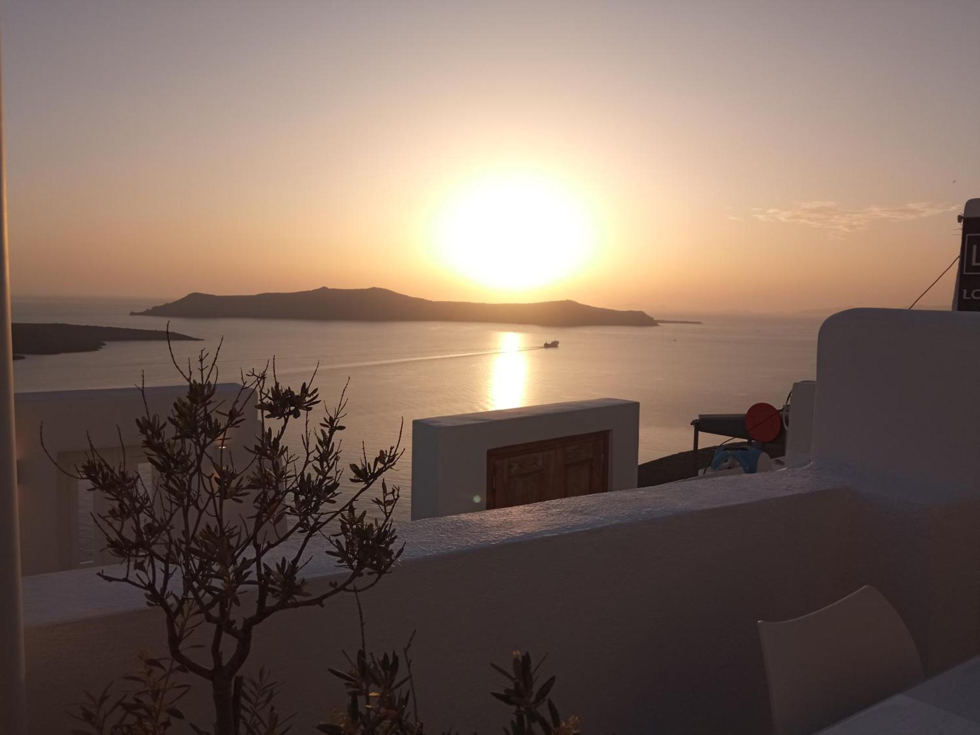 Akron Cliff Suite Fira (Santorini) Exterior foto