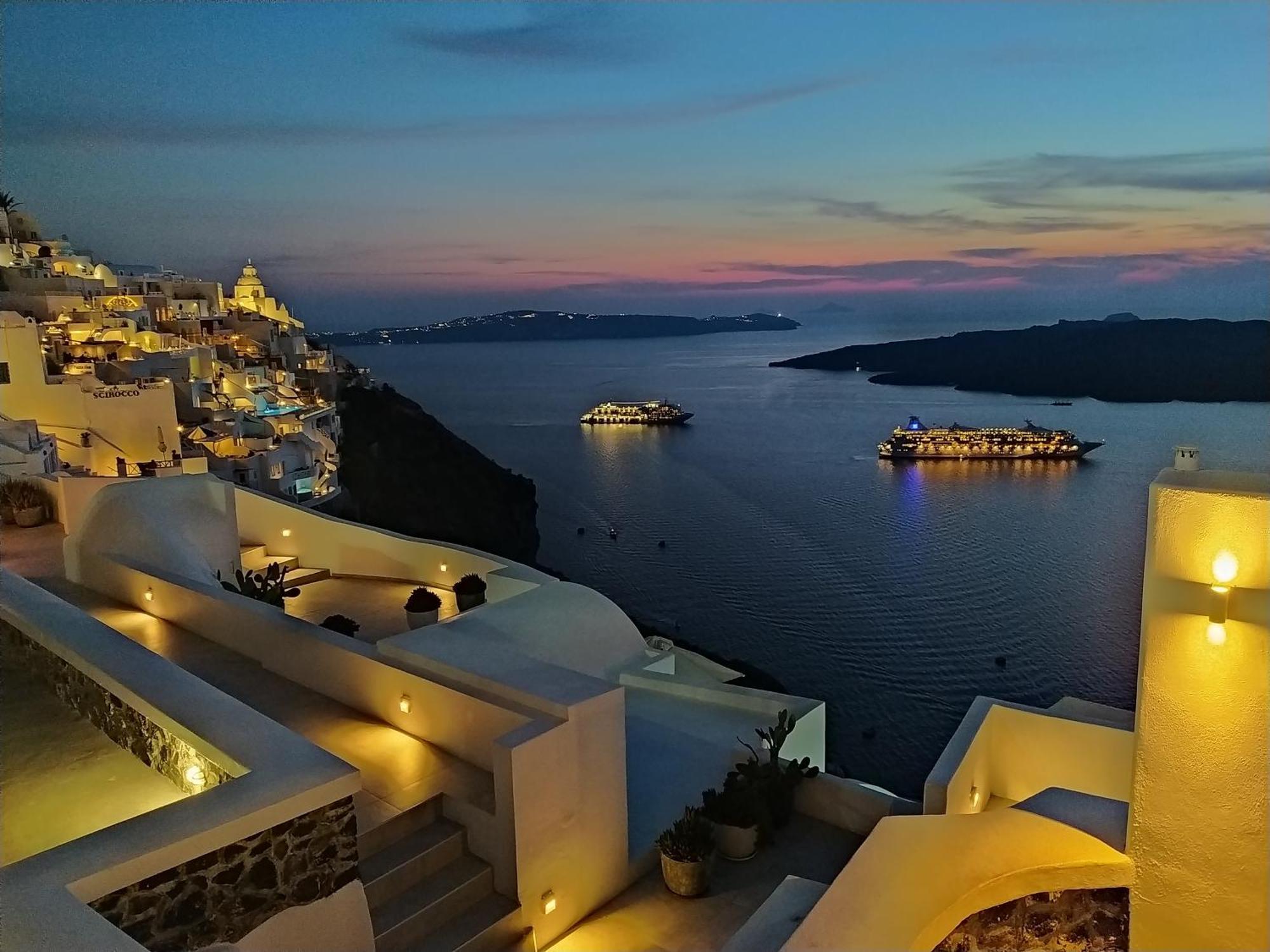 Akron Cliff Suite Fira (Santorini) Exterior foto