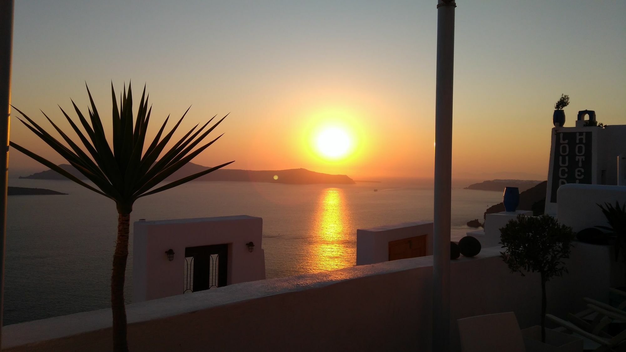 Akron Cliff Suite Fira (Santorini) Exterior foto